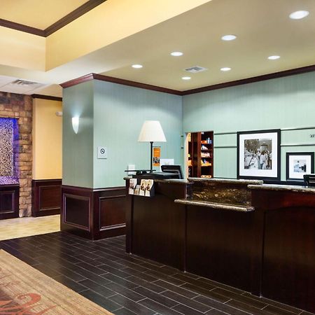 Hampton Inn & Suites Mission Buitenkant foto