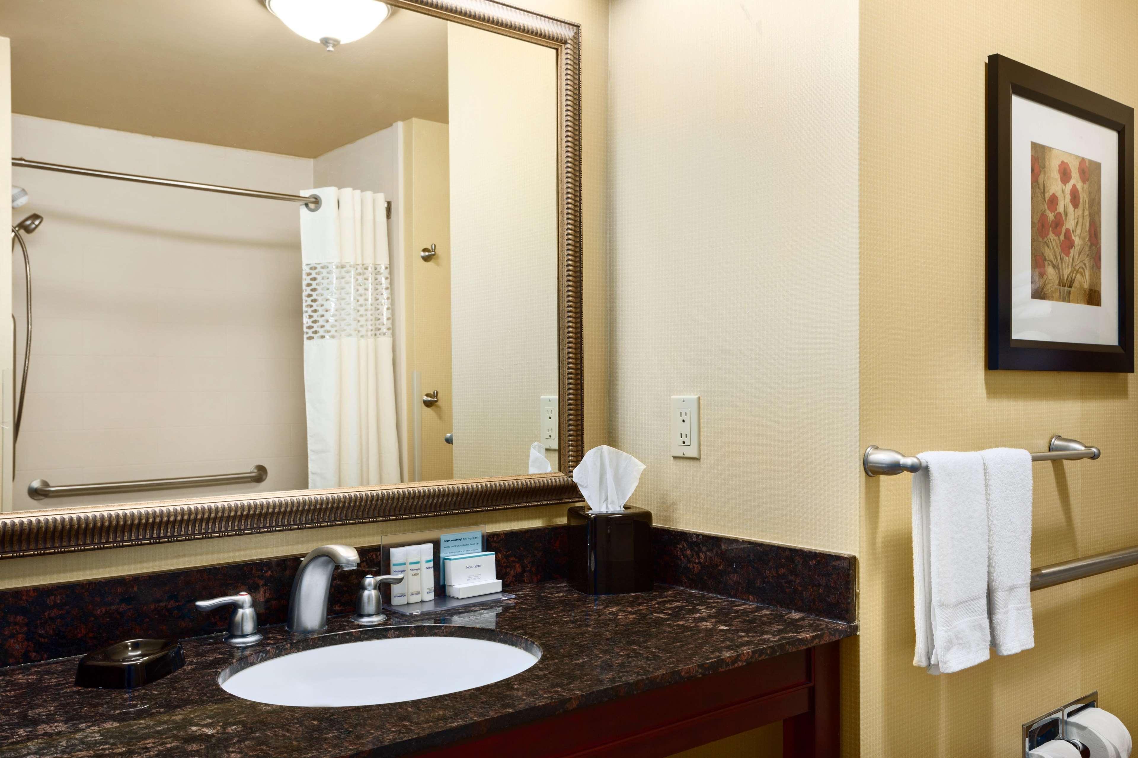 Hampton Inn & Suites Mission Buitenkant foto