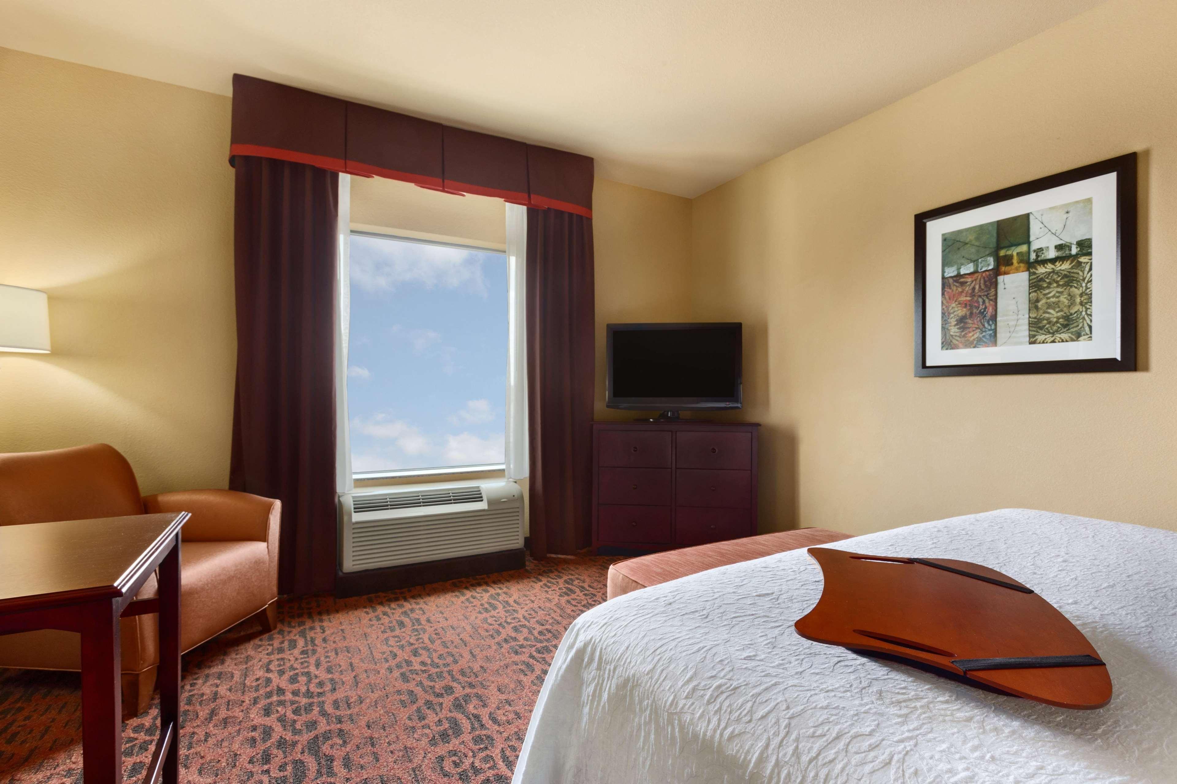 Hampton Inn & Suites Mission Buitenkant foto