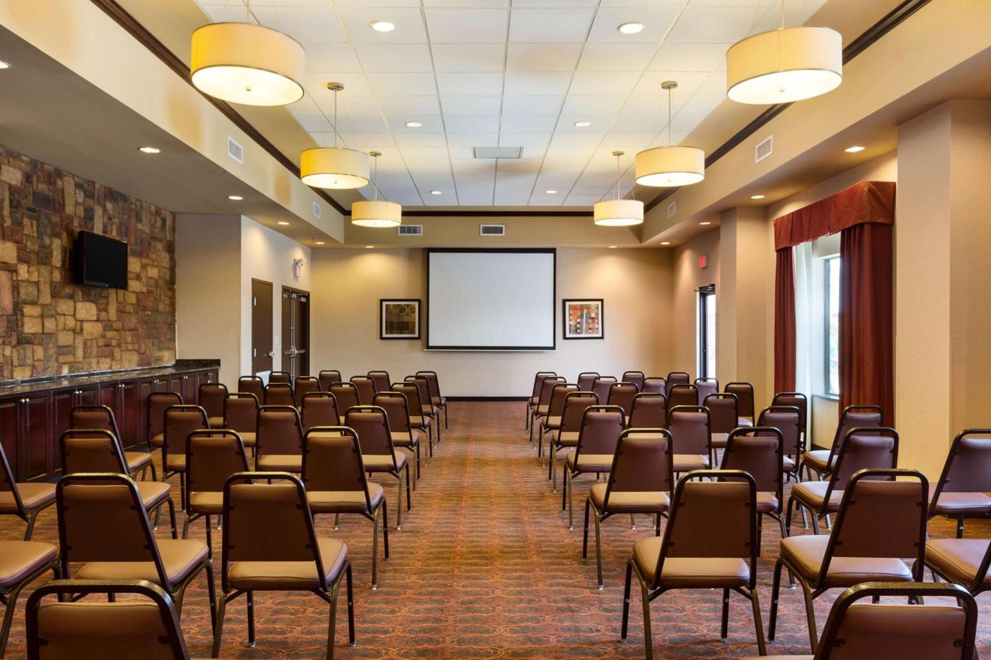 Hampton Inn & Suites Mission Buitenkant foto